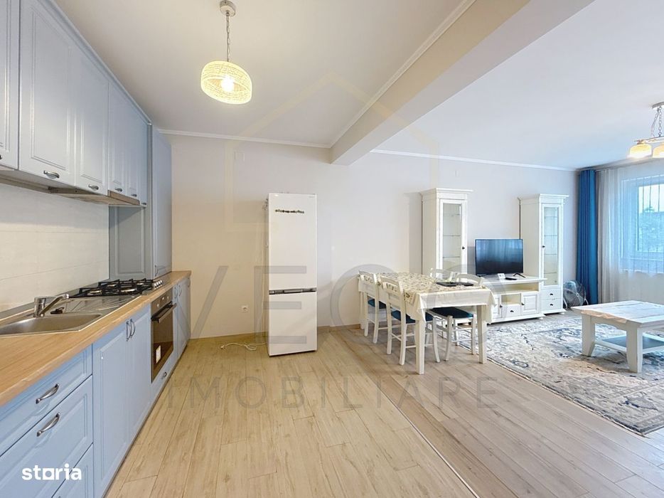 2 separate bedrooms + living room close to Platinia Shopping Center