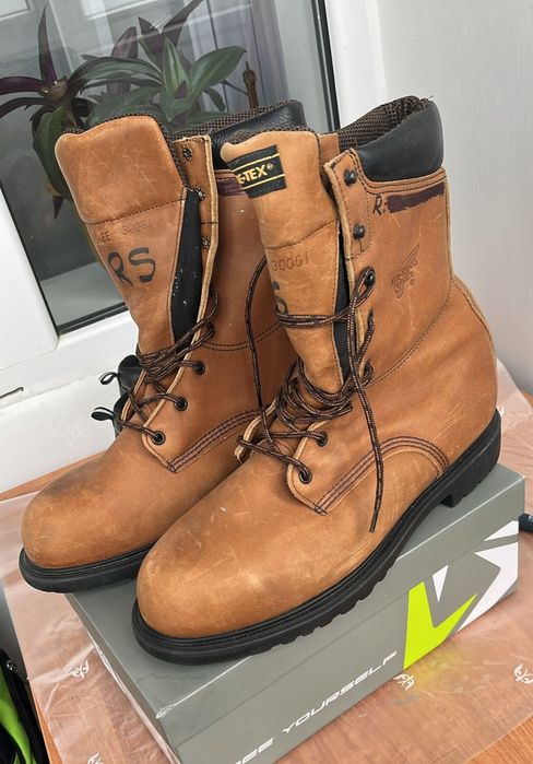Продам спец обувь Red Wings
