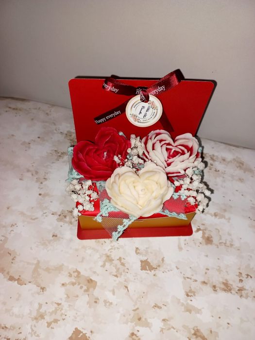 Aranjamente florale parfumate din ceara