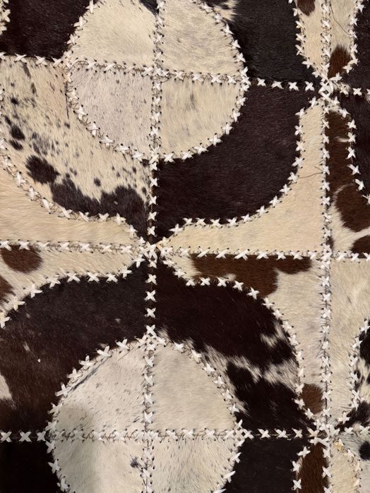 Килим от телешка и камилска кожа