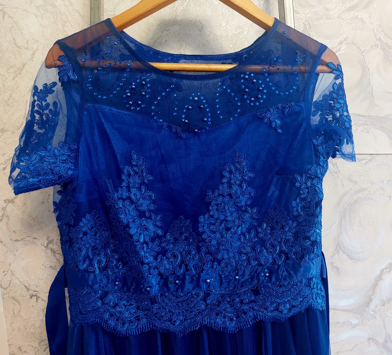 Продам вечерние платья