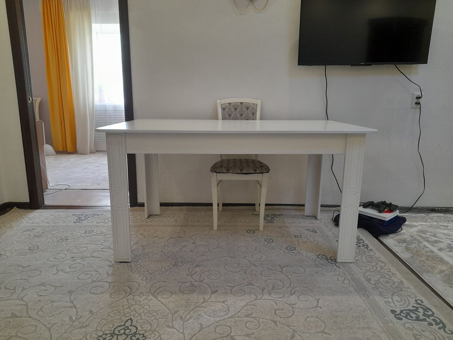 Продаётся  стол гостиной