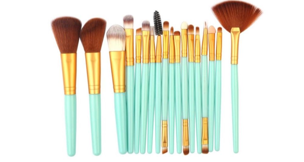 Комплект от 18 професионални четки за грим