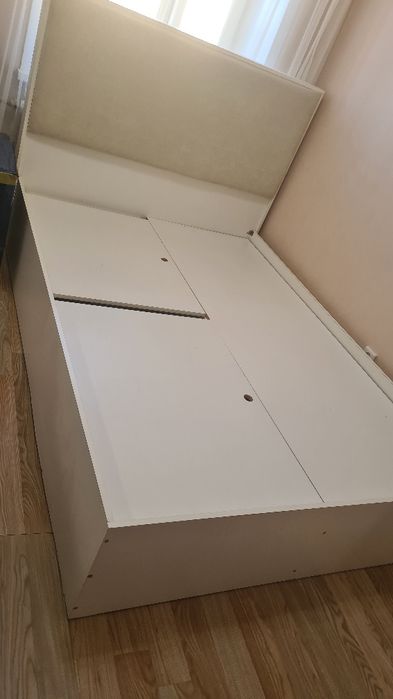 Продам 1.5 спальную кровать