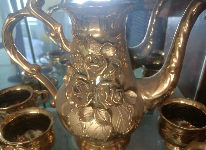 Продам золотой набор чайного сервиса.