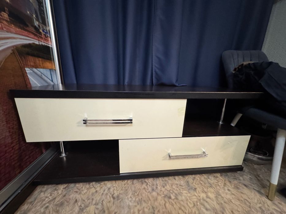 Продам тумбу под телевизор