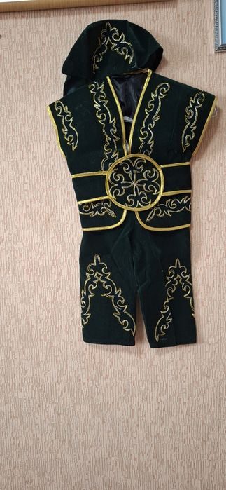 Продам детские костюмчики