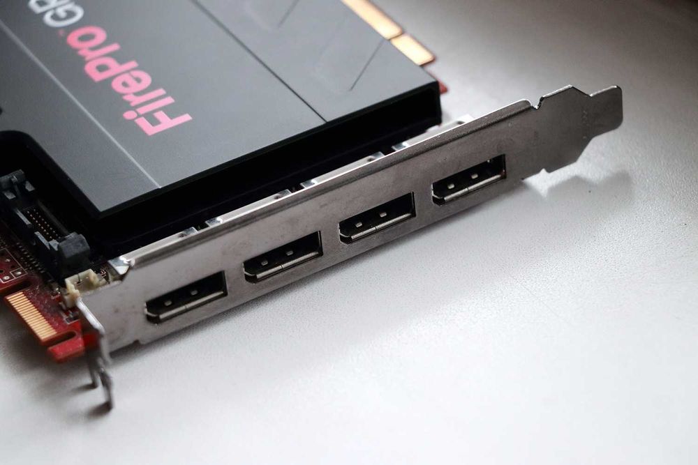 Профессиональная видеокарта Dell AMD FirePro W7000, 4 ГБ
