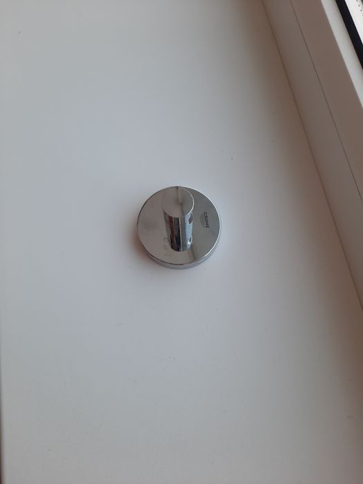 Продам два держателя для полотенца, поворотный