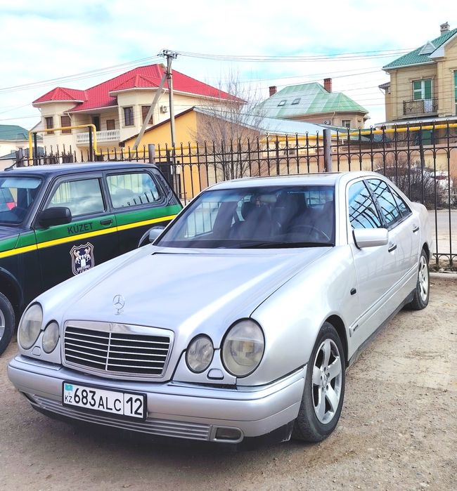 Мерседес Бенц Е320 , год 1996