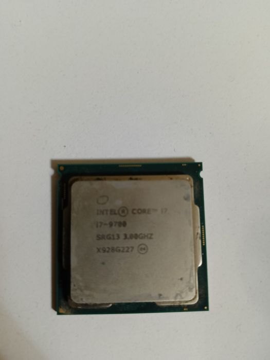 Продаю процессор I7 9700