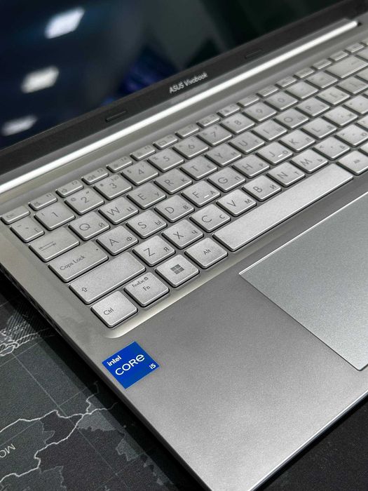 Asus VivoBook 15 OLED/i5-13420H/16/512/15.6" FHD OLED