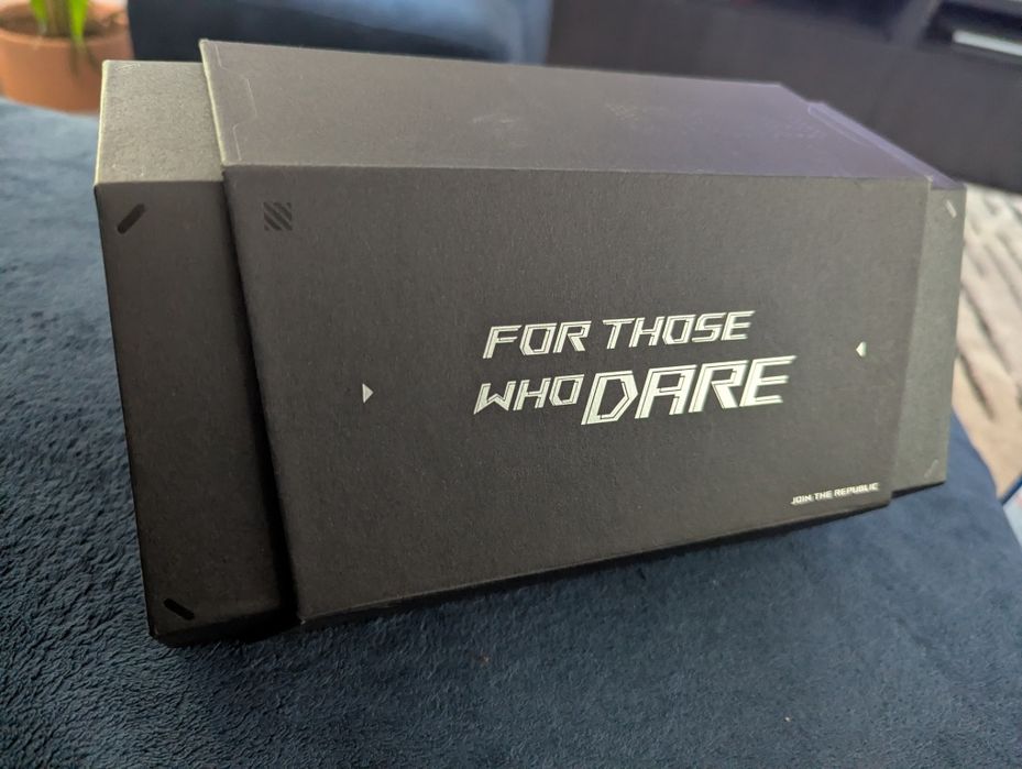 Vând Rogphone 8 pro, pentru piese