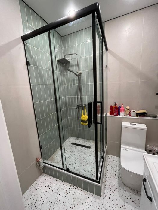 Стеклянные душевые кабины