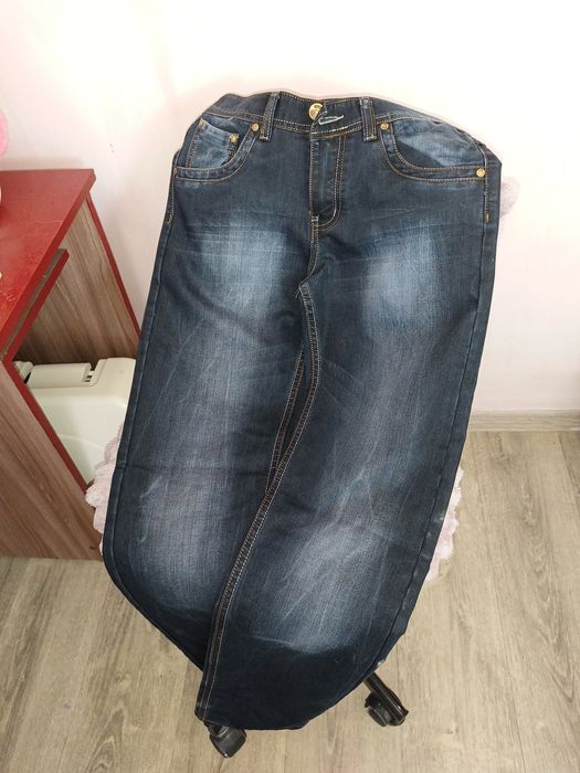 Джинсы новые продам