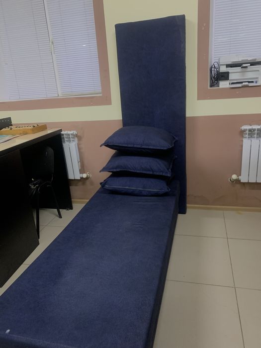 Стол со стульями/холодильник/тумба/диван