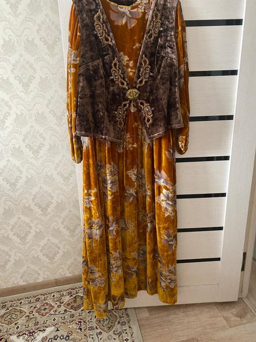 Платье бархатное