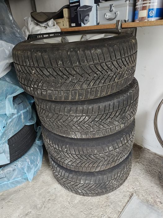 Vând roți /  jante oem BMW pe 19 cu anvelope iarna Semperit la bucata