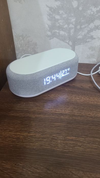 Часы с беспроводной зарядкой