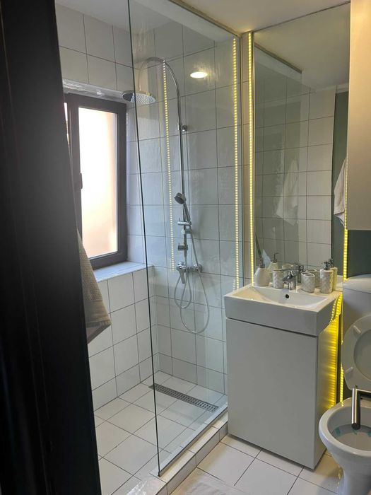 Apartament boem 2 camere | Bloc Zodiac, Calea Dorobanți (5 min metrou Romană) – Întreținere cu cost fix lunar
​Descriere: