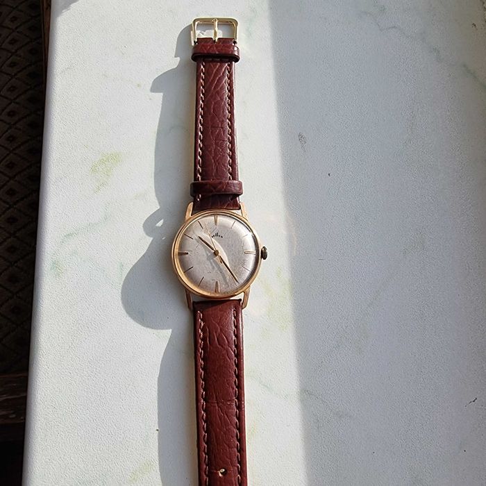 Vand ceas TELLUS in perfecta stare SWISS MADE,diam. fara cheita 34 mm.