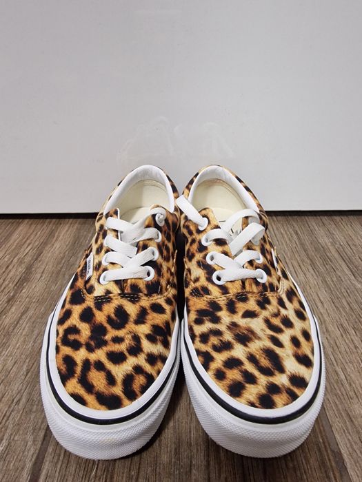 Леопардови кецове Vans