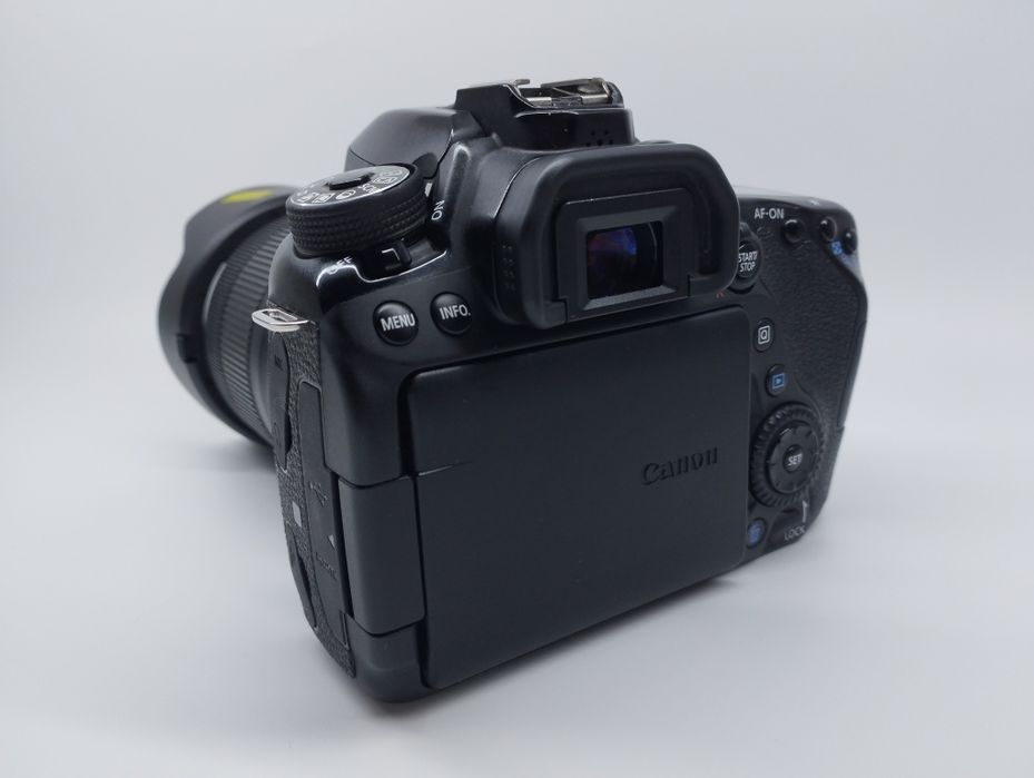 Canon EOS 80D Kit, yaxshi holatda