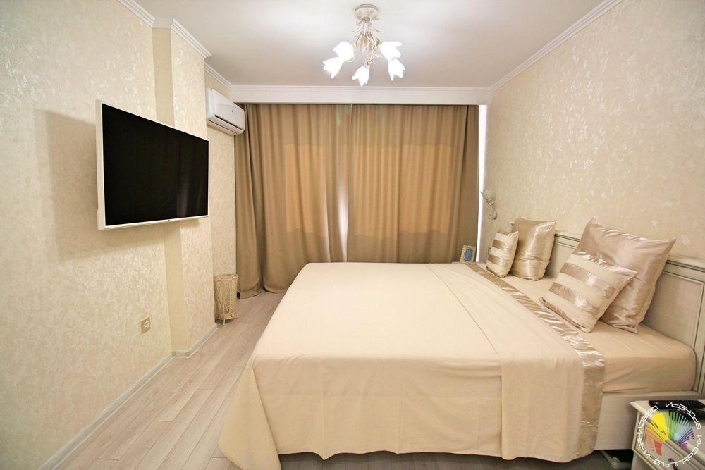 Дава се под наем Двустаен апартамент в Бургас, Лазур - 85 кв.м за 765 € - Снимка #12