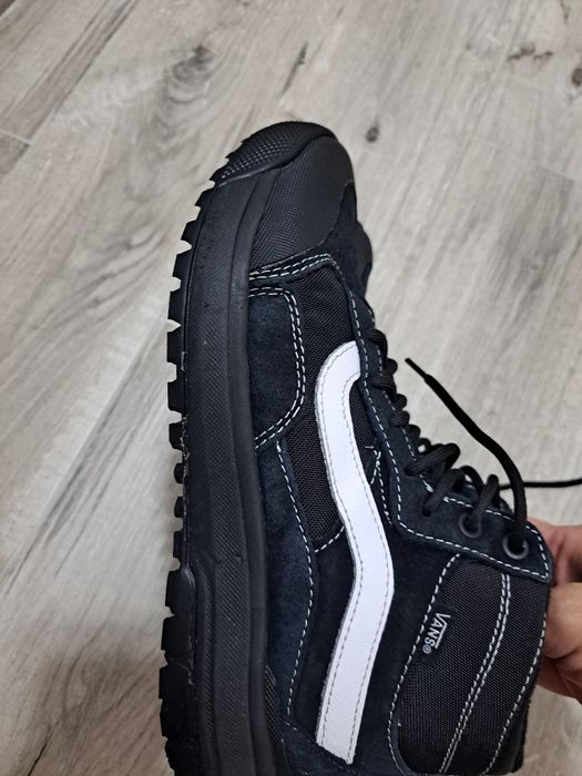 Зимни кецове Vans