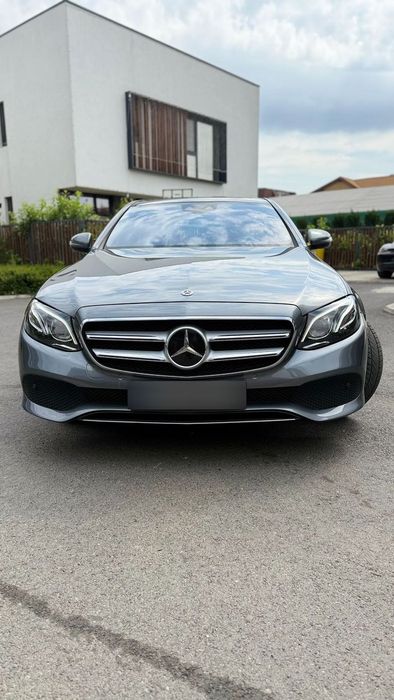 Mercedes-Benz E Mercedes-Benz E 220 d 4Matic PANORAMA | BURMESTER | WIDESCREEN