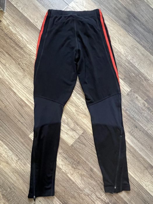 Черен клин с червени ленти Adidas