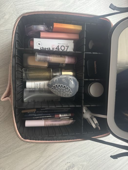 Козметичен несесер / чанта