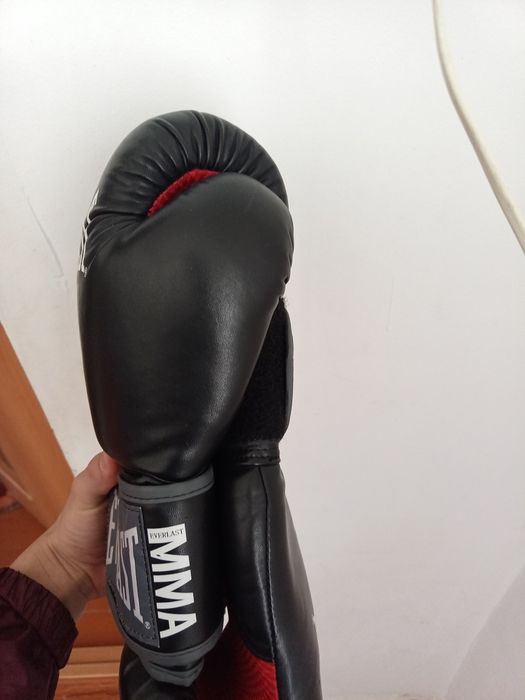 Боксерские перчатки