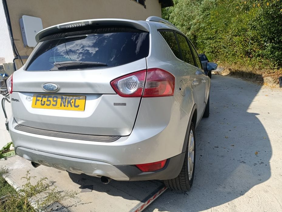 Vand sau dezmembrez ford kuga 2010 2.0tdci
