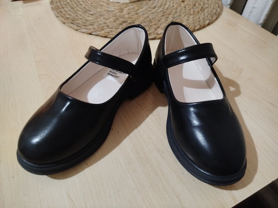 Туфли черные на девочку 30 р НОВЫЕ