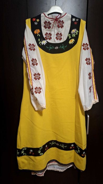 Дамска фолклорна носия-новодел