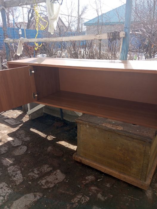 Продам тумбочку 1,5 на 0,50 м