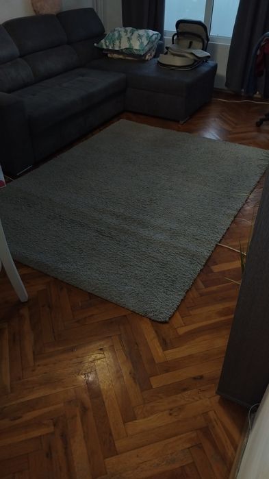 Голям плътен килим