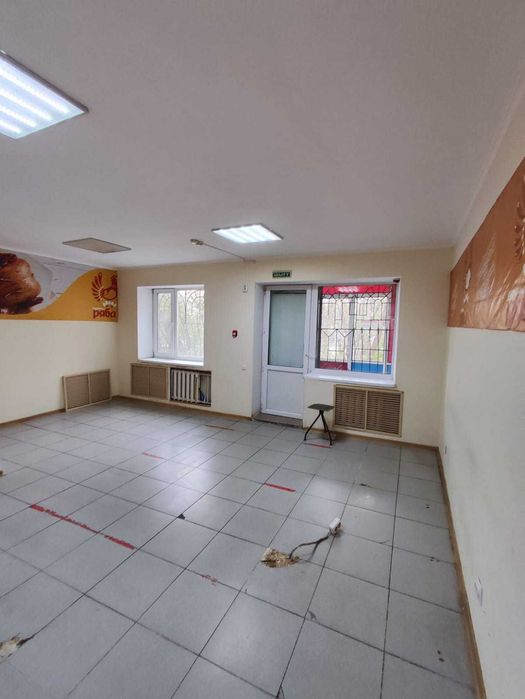 Напротив ТД Бакалея, 42 кв.м.