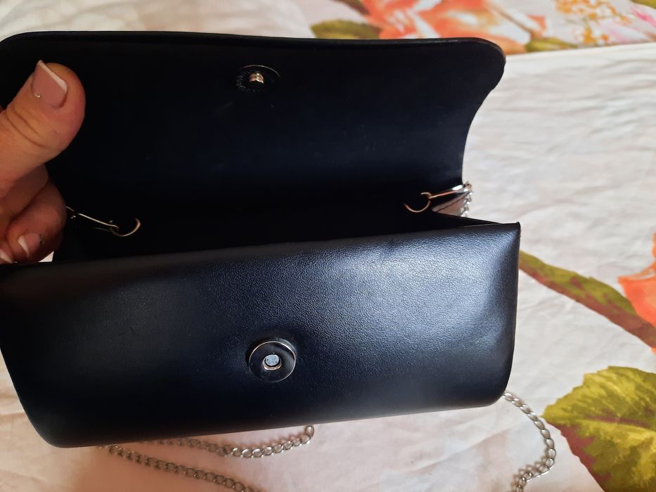 Стилни дамски чанти за през рамо