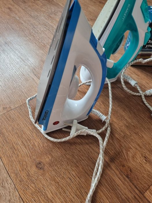 Утюги паровые  три штуки есть