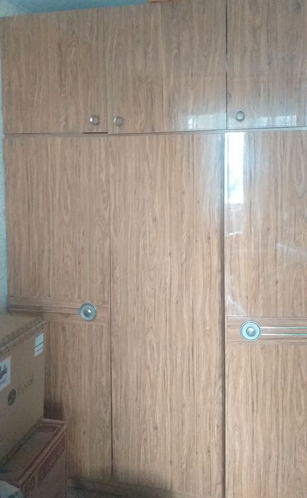 Продам шифонер,тумбочки