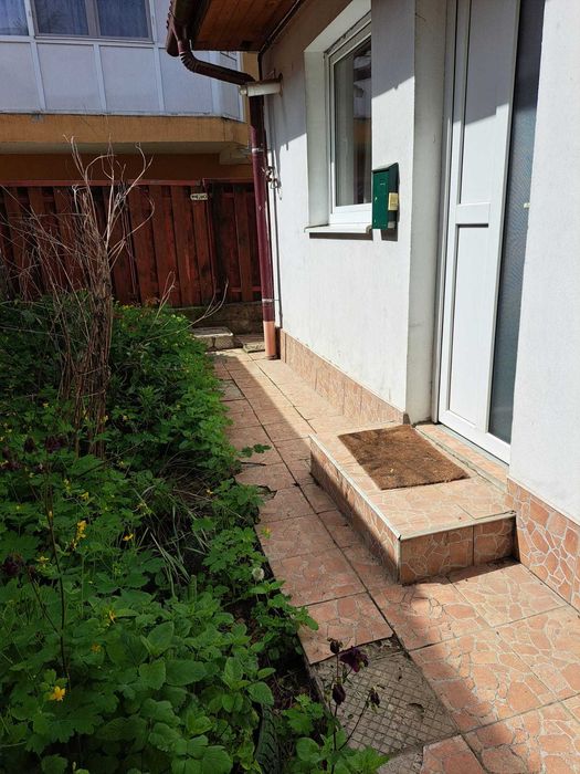 Casa Insiruita (triplex) in Floresti