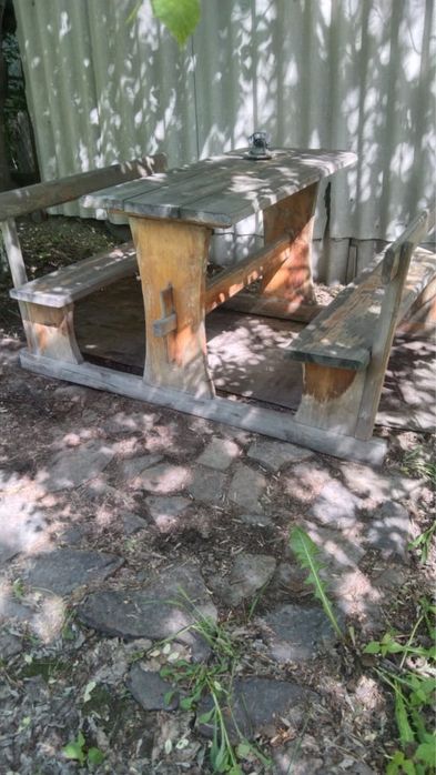 Продам деревянный стол с лавками