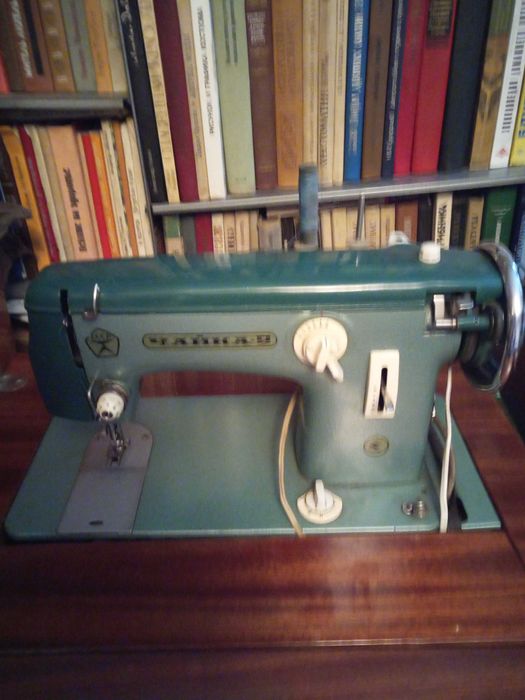 Продам швейную машину