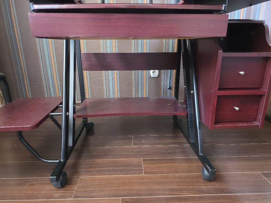 Стол компьютерный