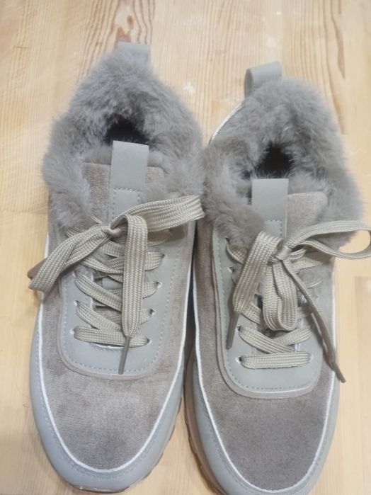 Продам зимние кроссовки