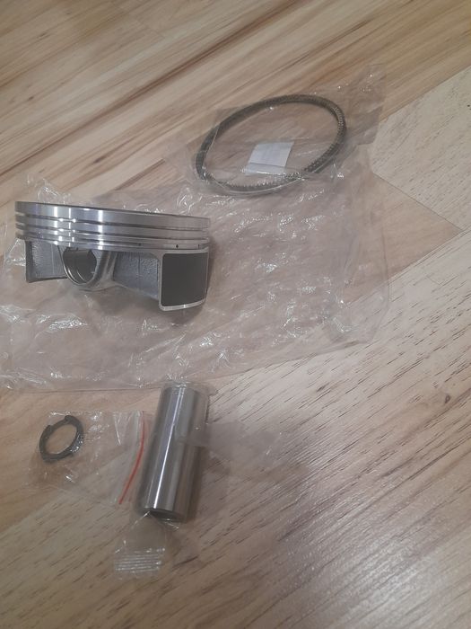 Продавам ново бутало за Yamaha YFZ450