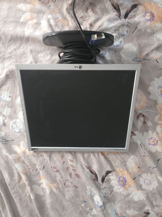 Монитор жк  17 дюймов