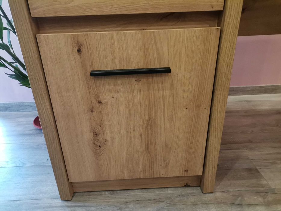 Дървено бюро за ученик